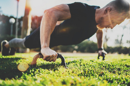 更不用提他 更不用提他